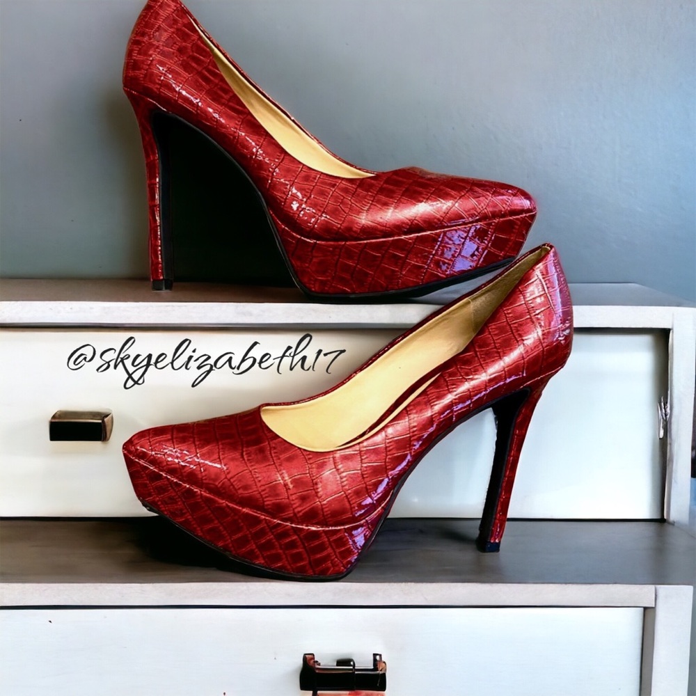 NWT Gianni Bini Reptile Embossed Red Patent Leather Platform Pumps/Heels, 7.5